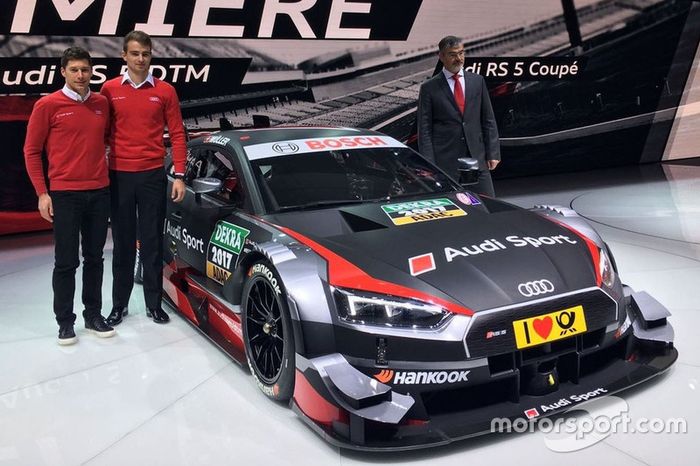 Loic Duval, Nico Müller y Dieter Gass, Jefe de Audi Sport con el Audi RS 5 DTM 2017