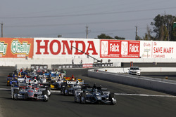 Start: Josef Newgarden, Team Penske Chevrolet leads