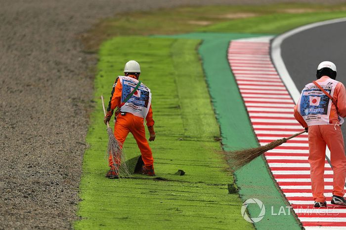 Los comisarios y el astroturf en los libres 3