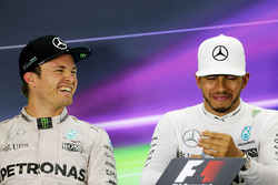 Nico Rosberg, Mercedes AMG F1 mit Lewis Hamilton, Mercedes AMG F1 in der FIA Pressekonferenz