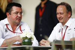 Eric Boullier, directeur de la compétition McLaren, Jonathan Neale, directeur McLaren