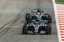 Valtteri Bottas, Mercedes F1 W08, Lewis Hamilton, Mercedes F1 W08