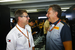 Mario Isola, Racing Manager, Pirelli Motorsport, parla con un membro del team Mercedes AMG