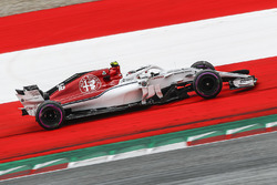 Charles Leclerc, Sauber C37 runs wide