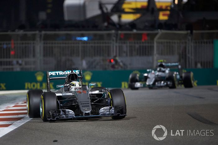 Lewis Hamilton, Mercedes F1 W07 Hybrid y Nico Rosberg, Mercedes F1 W07 Hybrid