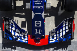 Scuderia Toro Rosso STR13 nose and front wing detail