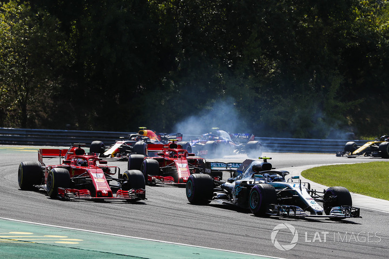 Valtteri Bottas, Mercedes AMG F1 W09, leads Sebastian Vettel, Ferrari SF71H, Kimi Raikkonen, Ferrari SF71H, Max Verstappen, Red Bull Racing RB14, and the remainder of the field at the start of the race