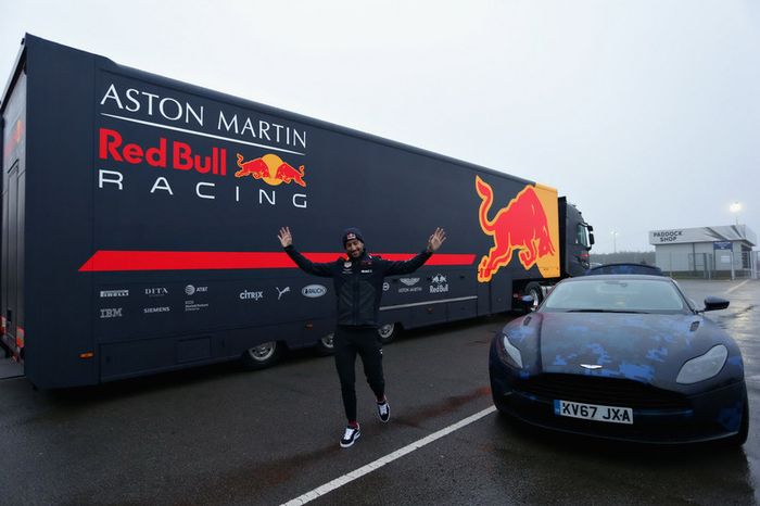 Daniel Ricciardo, Red Bull Racing con un Aston Martin DB11