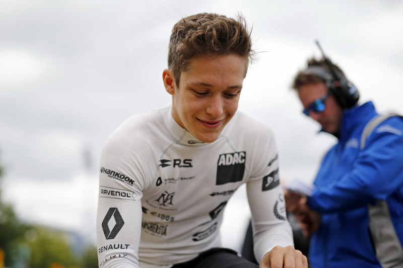 Sacha Fenestraz (Carlin)