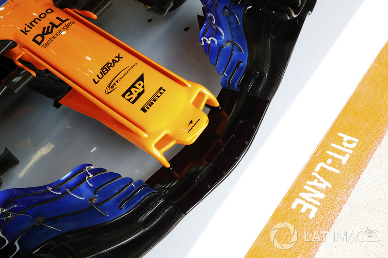 Dettaglio dell'ala anteriore di una McLaren MCL33