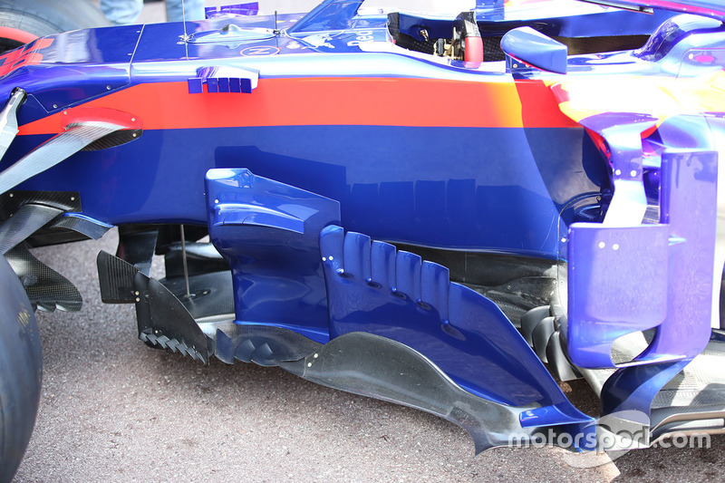 Detalle del bargeboard del Scuderia Toro Rosso STR13