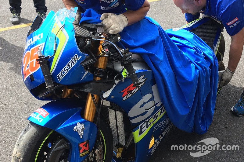 The crashed bike of Maverick Viñales, Team Suzuki MotoGP