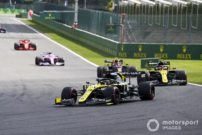 Daniel Ricciardo, Renault F1 Team R.S.20, Esteban Ocon, Renault F1 Team R.S.20 