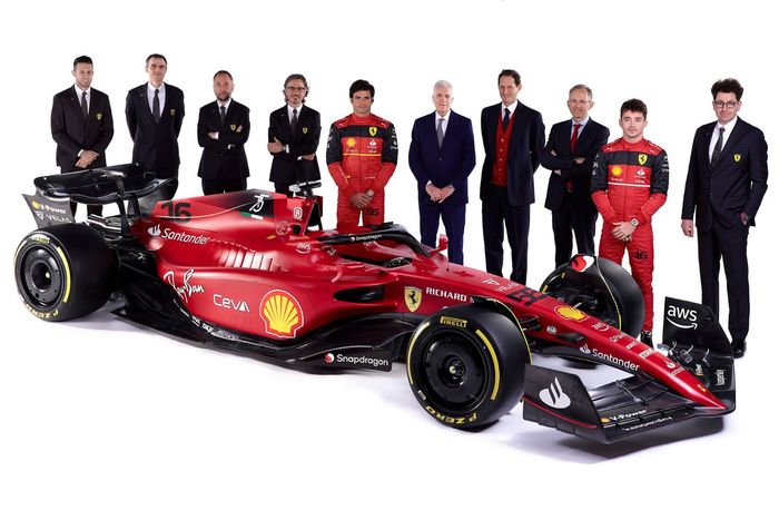 Enrico Racca, Enrico Gualtieri, Laurent Mekies, Carlos Sainz Jr., Piero Ferrari, John Elkann, Benedetto Vigna, Charles Leclerc, Mattia Binotto, Director de equipo, Ferrari 