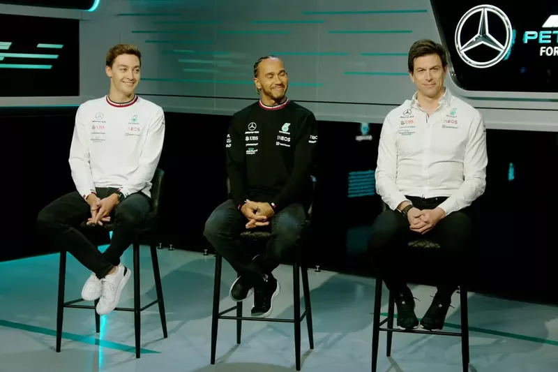 George Russell, Lewis Hamilton, Toto Wolff, Team Principal e CEO, Mercedes AMG
