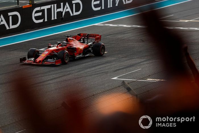 Vettel cerró la temporada 2019 con un quinto puesto en Abu Dhabi