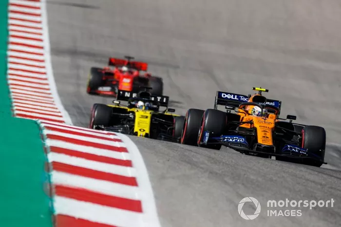 Lando Norris, McLaren MCL34, Daniel Ricciardo, Renault F1 Team R.S.19