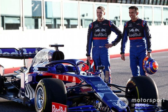 Alexander Albon, Scuderia Toro Rosso STR14 e Daniil Kvyat, Toro Roso STR14 