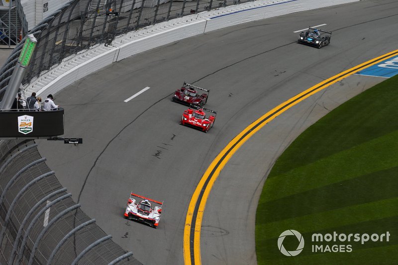 #7 Acura Team Penske Acura DPi, DPi: Helio Castroneves, Ricky Taylor, Alexander Rossi, #31 Action Express Racing Cadillac DPi: Felipe Nasr, Eric Curran, Pipo Derani, #55 Mazda Team Joest Mazda DPi, DPi: Jonathan Bomarito, Harry Tincknell, Olivier Pla