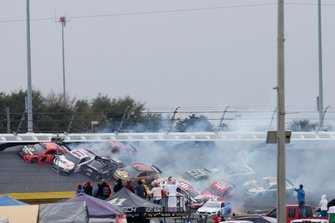 Crash, Martin Truex Jr., Joe Gibbs Racing, Toyota Camry Bass Pro Shops, Kyle Busch, Joe Gibbs Racing, Toyota Camry M&M's Chocolate Bar, Kyle Larson, Chip Ganassi Racing, Chevrolet Camaro Credit One Bank, Ryan Newman, Roush Fenway Racing, Ford Mustang Oscar Mayer Deli Fresh