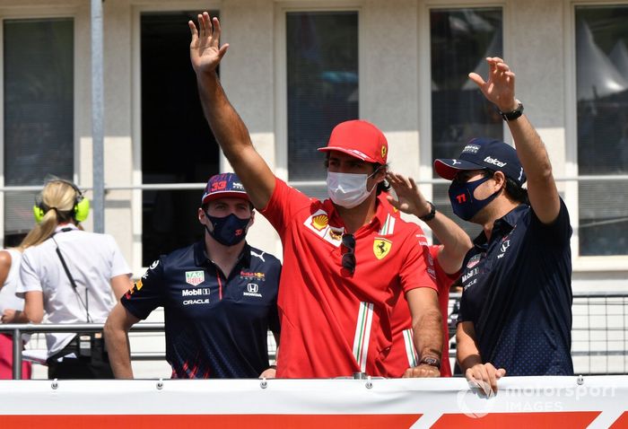 Max Verstappen, Red Bull Racing, Carlos Sainz Jr., Ferrari, Sergio Pérez, Red Bull Racing en el desfile de pilotos