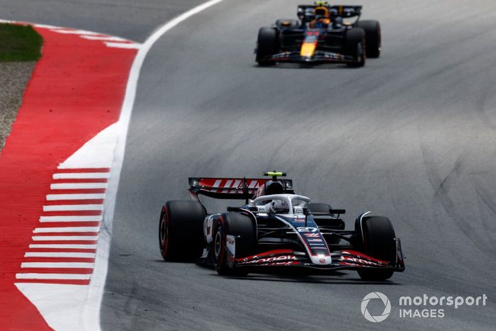 Nico Hulkenberg, Haas VF-24, Sergio Pérez, Red Bull Racing RB20