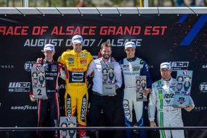 Podio: Vincitore della gara Nathanael Berthon, Comtoyou DHL Team Audi Sport, Audi RS 3 LMS, secondo posto Nestor Girolami, ALL-INKL.COM Munnich Motorsport, Honda Civic Type R TCR, terzo posto Gilles Magnus, Comtoyou Team Audi Sport, Audi RS 3 LMS, Rob Huff, Zengo Motorsport, CUPRA Leon Competicion