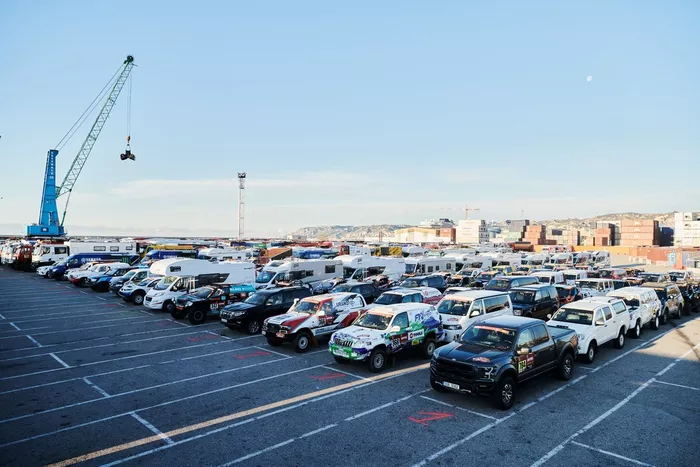 Embarque del Dakar 2021 en Marsella