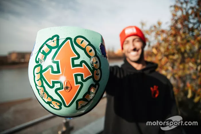 El nuevo casco de Daniel Ricciardo, McLaren.