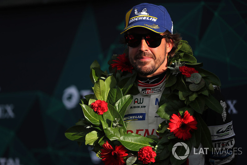 Podium: vainqueur #8 Toyota Gazoo Racing Toyota TS050: Fernando Alonso 