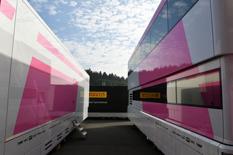 Force India F1 trucks