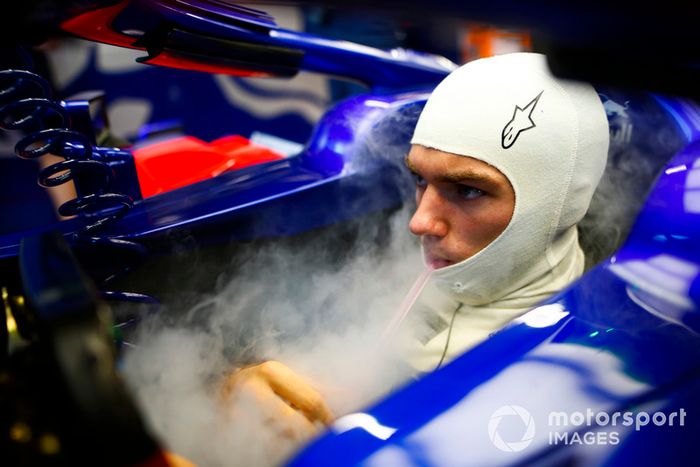 Dentro do cockpit, a estimativa é de que a temperatura chegue a 60°C, se assemelhando a uma sauna.