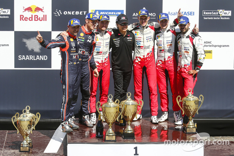 Les vainqueurs Ott Tanak, Martin Järveoja, Toyota Gazoo Racing, les deuxièmes Thierry Neuville, Nicolas Gilsoul, Hyundai Motorsport, les troisièmes Esapekka Lappi, Janne Ferm, Toyota Yaris WRC, Toyota Gazoo Racing