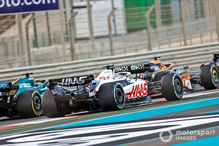 Daniel Ricciardo, McLaren MCL36, Kevin Magnussen, Haas VF-22, Lance Stroll, Aston Martin AMR22