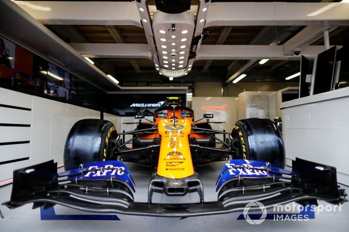 Coche de Lando Norris, McLaren MCL34 en el box