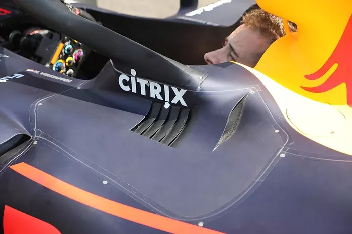 Detalle lateral de la cabina del Red Bull Racing RB15