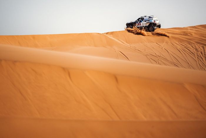 #217 X-raid Mini JCW Team Mini John Cooper Works Rally Plus: Krzysztof Holowczyc, Łukasz Kurzeja