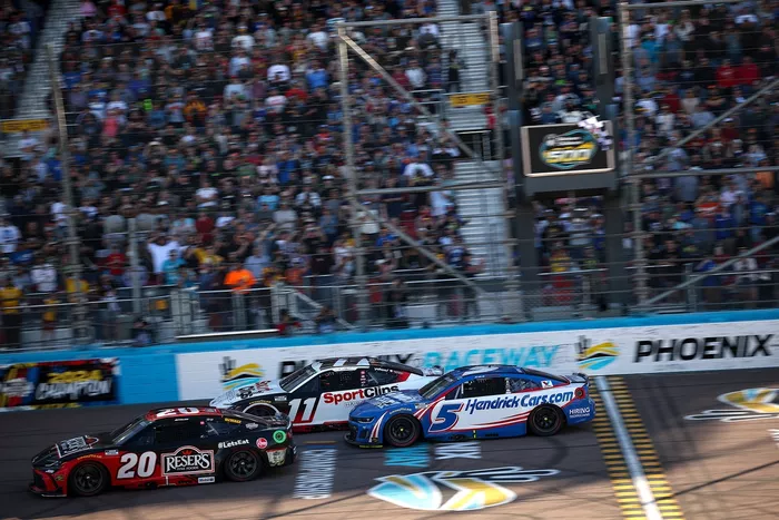 Christopher Bell, Joe Gibbs Racing Toyota, Denny Hamlin, Joe Gibbs Racing Toyota, Kyle Larson, Hendrick Motorsports Chevrolet