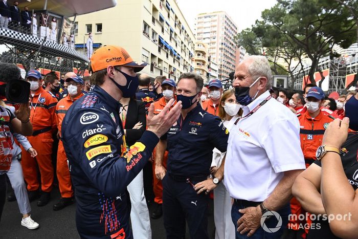 Ganador Max Verstappen, Red Bull Racing, Christian Horner, director del equipo, Red Bull Racing, y Helmut Marko, asesor, Red Bull Racing, celebran