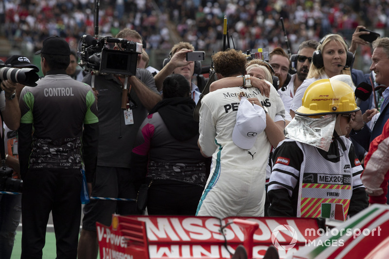 Lewis Hamilton, Mercedes AMG F1 y Angela Cullen, su fisio