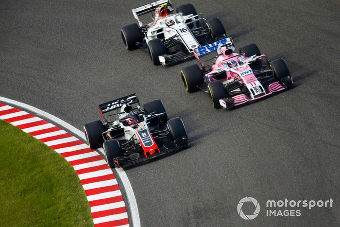 Romain Grosjean, Haas F1 Team VF-18, Sergio Perez, Racing Point Force India VJM11 y Charles Leclerc, Sauber C37  