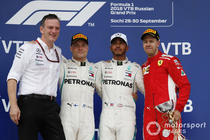 James Allison, Dyrektor Techniczny Mercedes AMG F1, Valtteri Bottas, Mercedes AMG F1, Lewis Hamilton, Mercedes AMG F1 oraz Sebastian Vettel, Ferrari, na podium