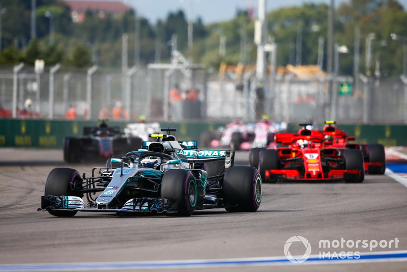 Valtteri Bottas, Mercedes AMG F1 W09, leads Sebastian Vettel, Ferrari SF71H 