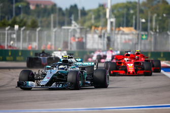 Valtteri Bottas, Mercedes AMG F1 W09, Sebastian Vettel, Ferrari SF71H