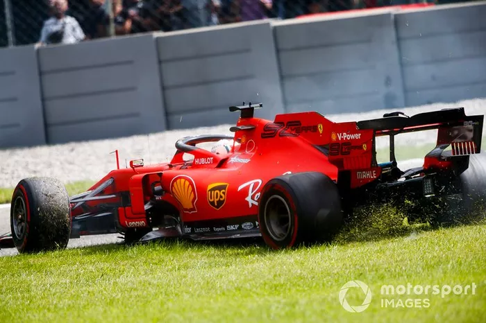 Vettel tem dia para esquecer
