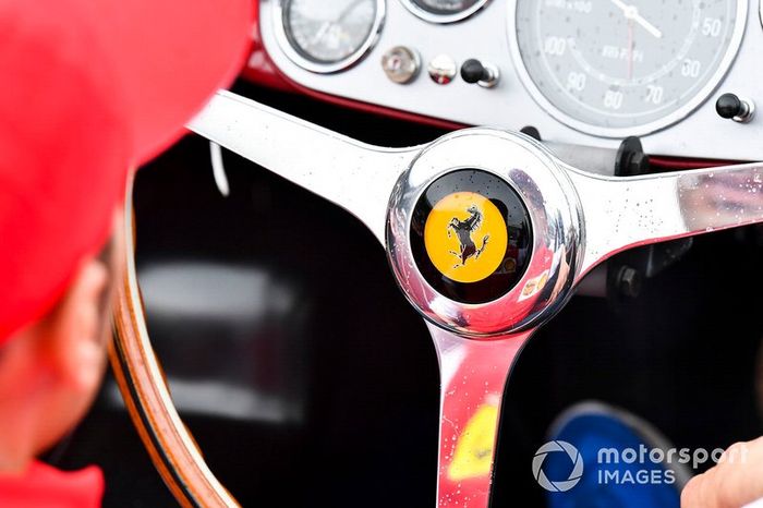 Sebastian Vettel, Ferrari, en el desfile de pilotos