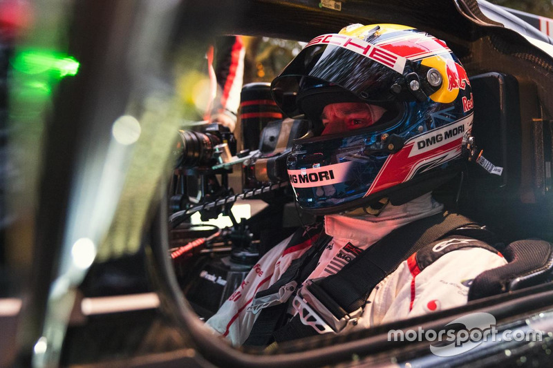 Merk Webber im Porsche 919 Hybrid LMP1 in London
