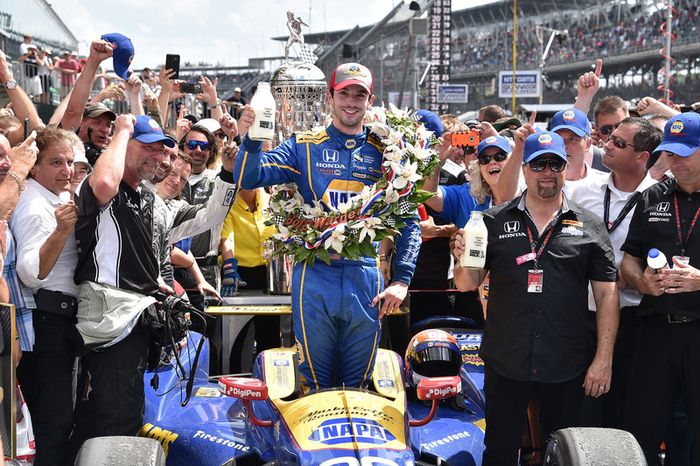 Ganador de la carrera Alexander Rossi, Herta - Andretti Autosport Honda