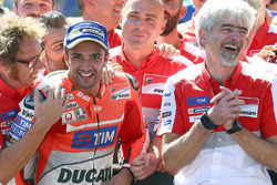 Le vainqueur Andrea Iannone, Ducati Team, avec Gigi Dall'Igna, Directeur général Ducati Corse