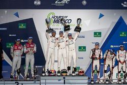 Podio LMP1: ganadores, Timo Bernhard, Mark Webber, Brendon Hartley, Porsche Team, segundo, Marcel Fä